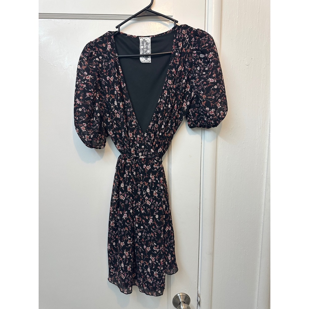 Sadie & Sage Black Floral Puff Sleeve V-Neck Mini Dress AB335848 Small wrap